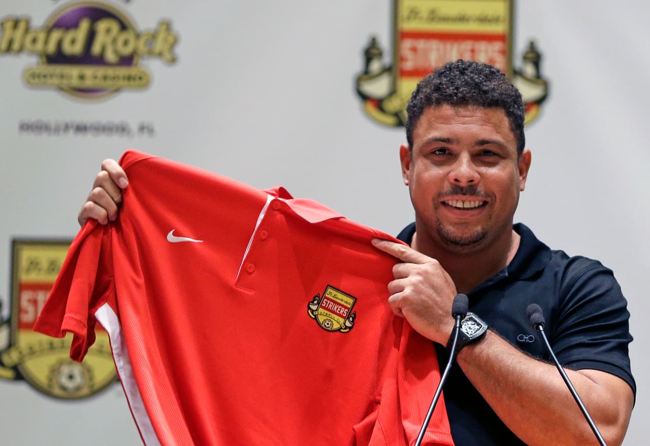 Ronaldo: el exfutbolista brasileño ha hecho varias inversiones en el mundo deportivo, pero quizás la más notoria fue la compra de acciones en el Fort Lauderdale Strikers de la NASL de los Estados Unidos. Sin embargo, el equipo desapareció en medio de una crisis.