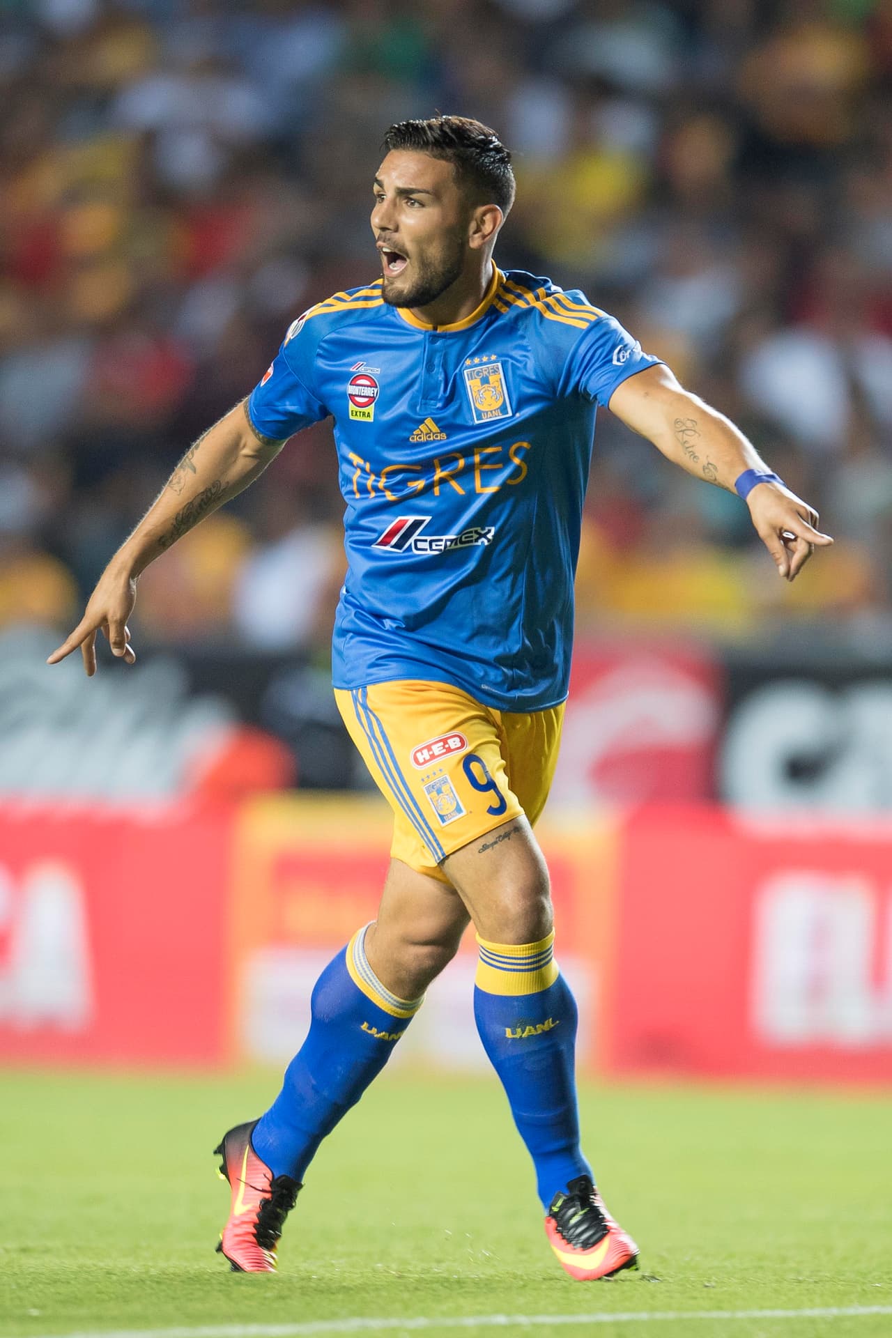 DEBUTS: En esta jornada ocho hubo tres futbolistas hicieron su debut en el Apertura 2016. Alan Pulido con Chivas, Andy Delort por Tigres y Alberth Ellis en Monterrey.