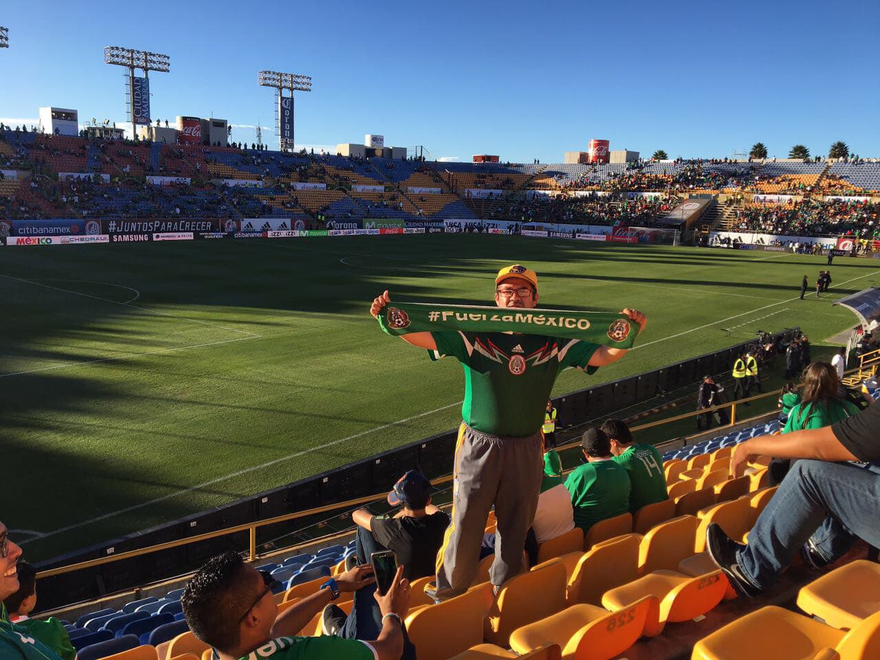 El Alfonso Lastras de San Luis Potosí se viste de gala para recibir a la Selección Nacional y los aficionados responden con banderas, maquillaje, disfraces y mucha emoción.