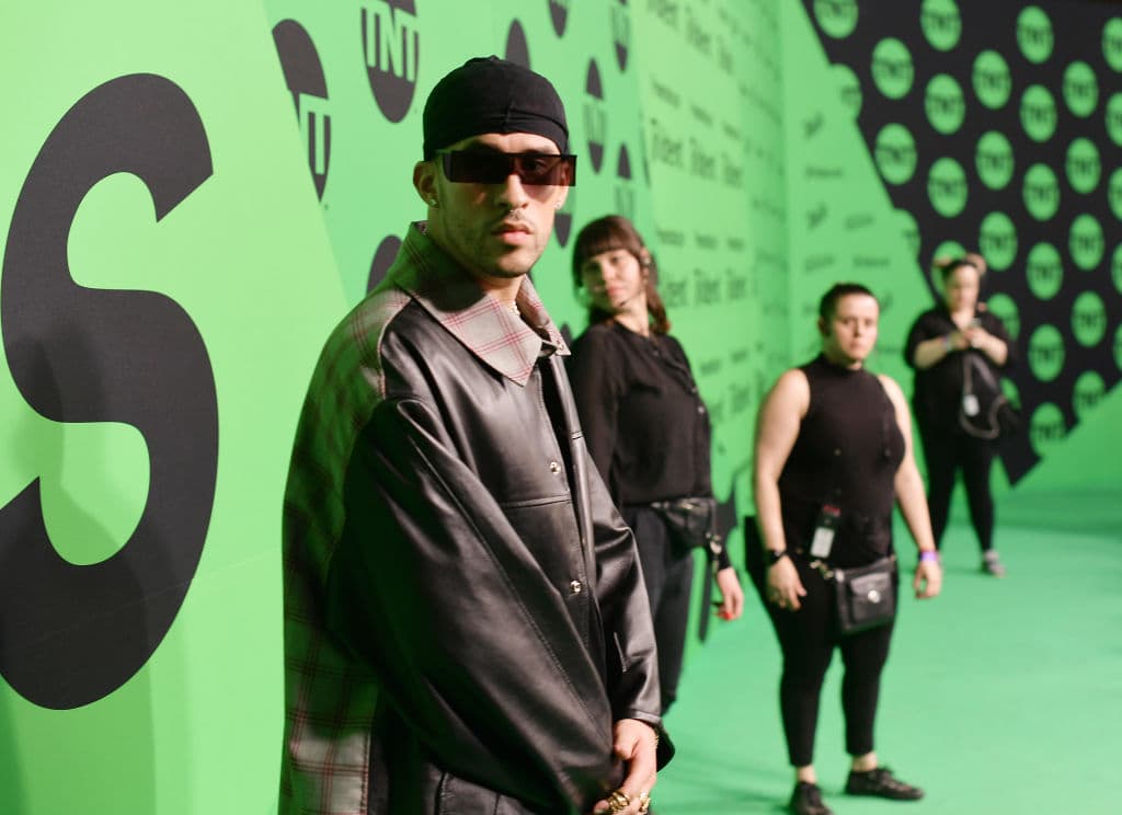 La silueta también está fabricada en una combinación de colores off White, gris y blanco, inspirados en las tonalidades del café.
<br>