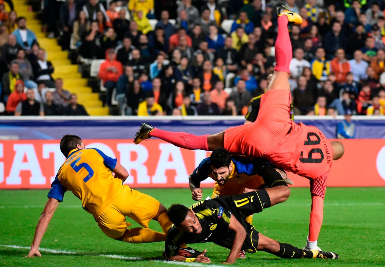 La mala caída de Waterman prendió las alarmas en APOEL Nicosia, en el que Gudiño aparecía de nuevo como suplente en Champions League.