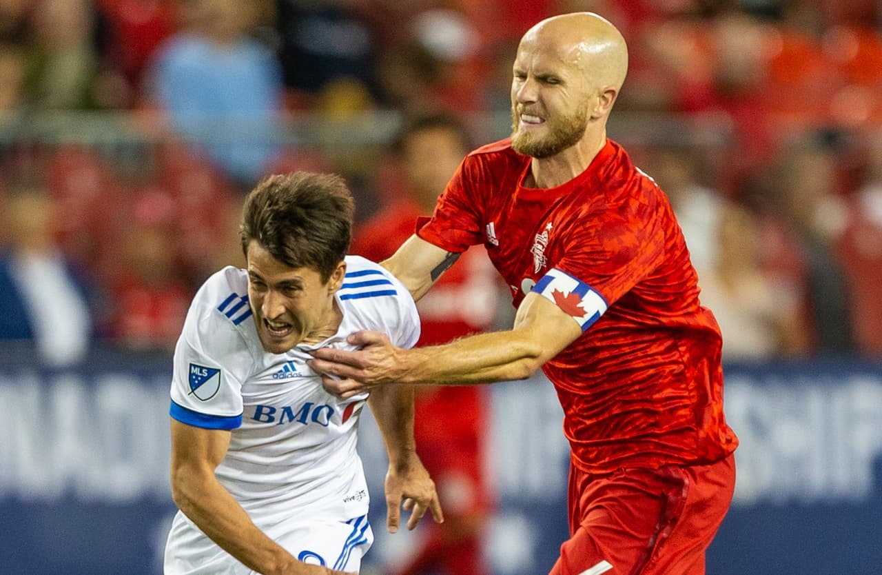 Bojan Krkic y Michael Bradley, en el clásico que definió en 2019 el Campeonato Canadiense.