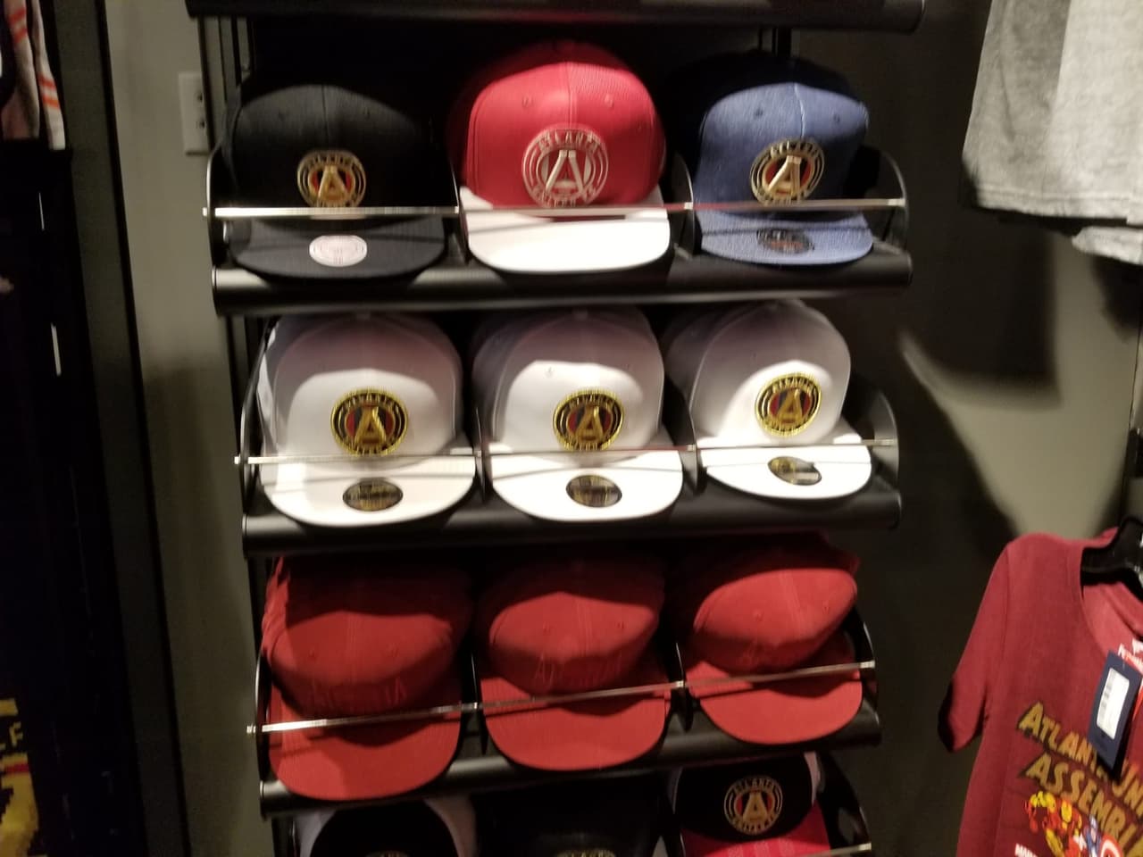 La tienda del Atlanta United ofrece una gran variedad de opciones para sus fans en esta ocasión especial.