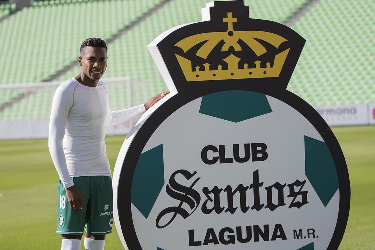 Ayrton Preciado llegó a Santos Laguna proveniente del Emelec de Ecuador, luego de militar en Portugal con Trofense y Leixoes.