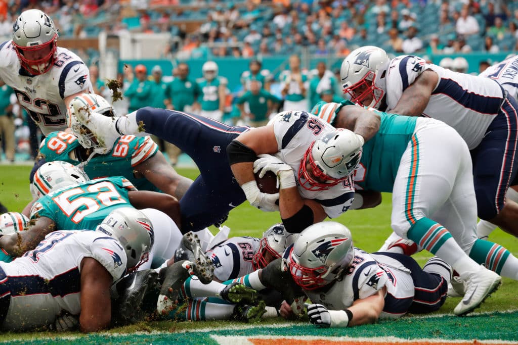 En partido efectuado en Hard Rock Cafe Stadium, los Pats se adelantaron restando 8:13 del primer cuarto con esta carrera de dos yardas de James Develin. Ganaba New England 6-0 tras fallar el extra.
