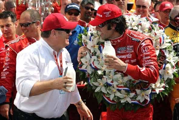 El equipo Chip Ganassi conquistó asi la Daytona 500 y la Indy 500 en el mismo año, una hazaña nunca antes lograda.