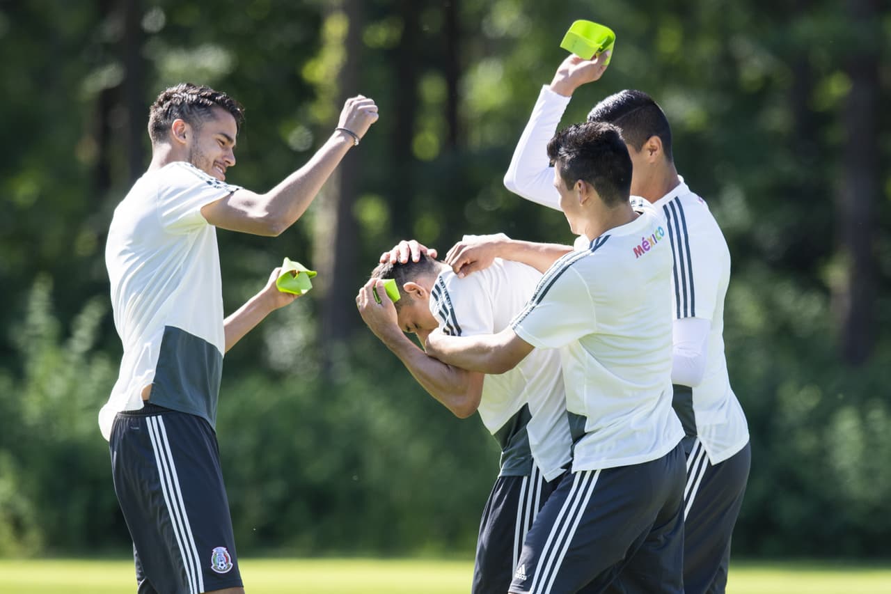 En esta alegría grupal ninguno se salva de los juegos en la selección.