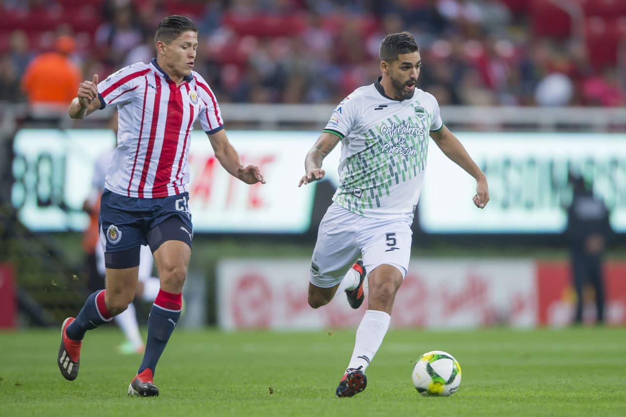 Al medio tiempo Guadalajara se fue con ventaja de 2-0 en un partido que, al menos en sus primeros 45 minutos, estuvo sin sobresaltos para los de casa.