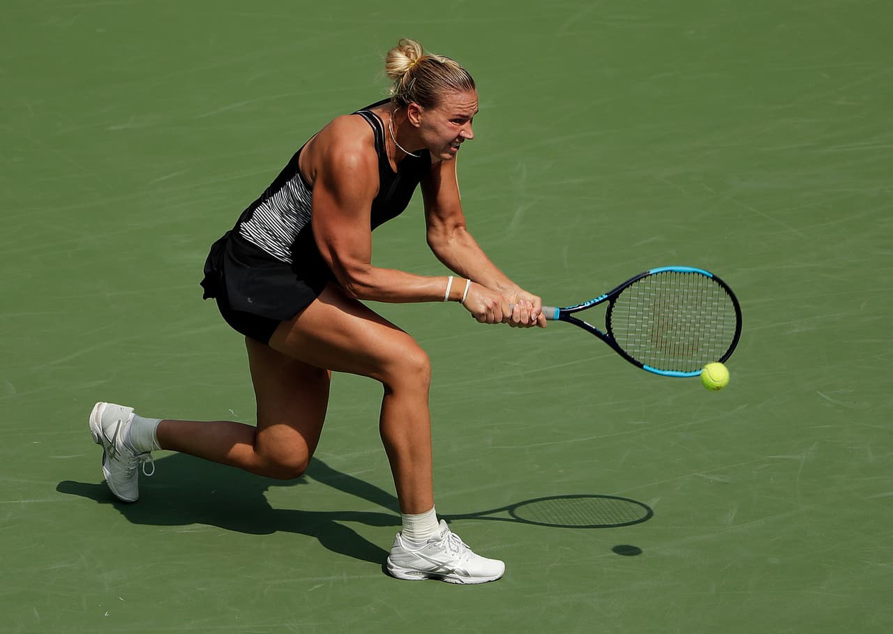 El partido apenas duró una hora y 15 minutos, con Kanepi perfecta desde el fondo de la pista, cruzando los golpes a ambos lados de la línea, sin que Halep tuviese respuesta.