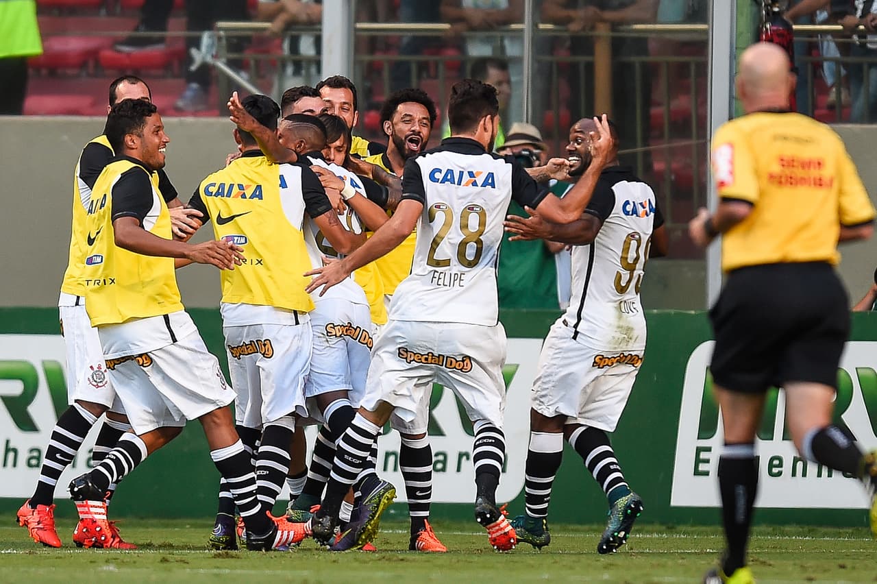 El 'Timao' superó 3-0 al Mineiro y se acerca al título