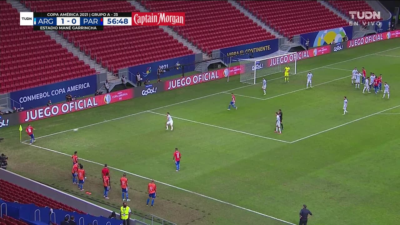 ¡TIRO ATAJADO! disparo por Junior Alonso.