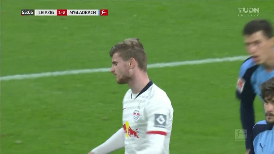 Tiro desviado de Timo Werner
