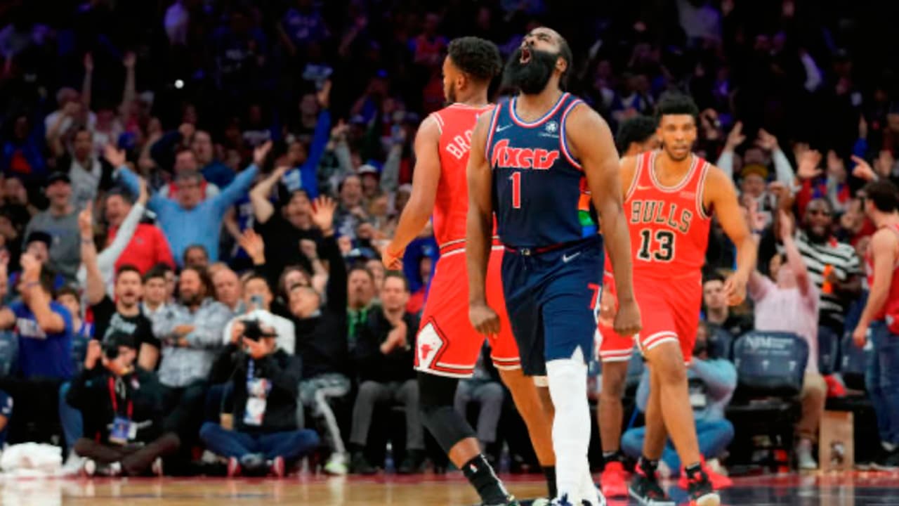 James Harden empata la marca de triples de Reggie Miller en NBA