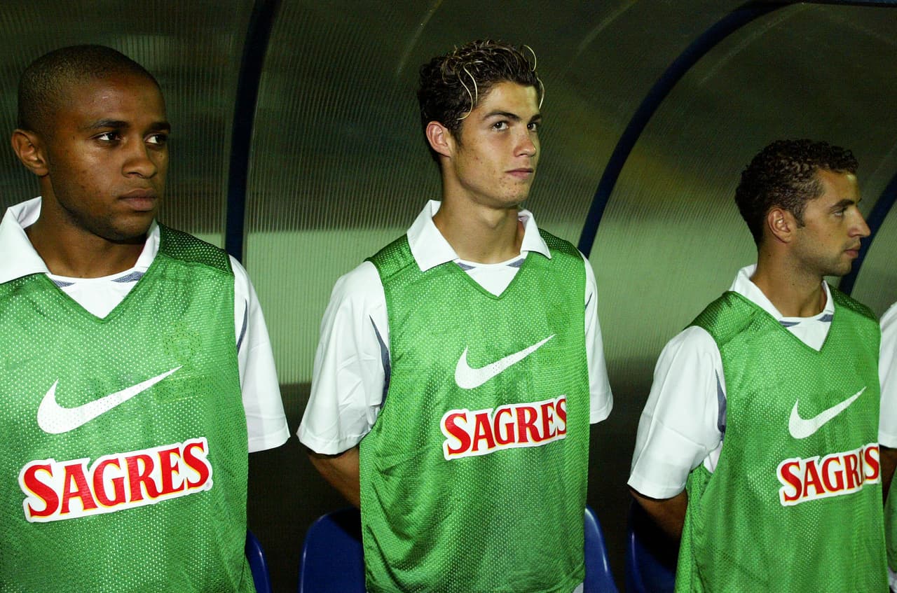 Cristiano Ronaldo en el año 2003 cuando sólo tenía 18 años. Era un partido con el selectivo de Portugal y era su debut.