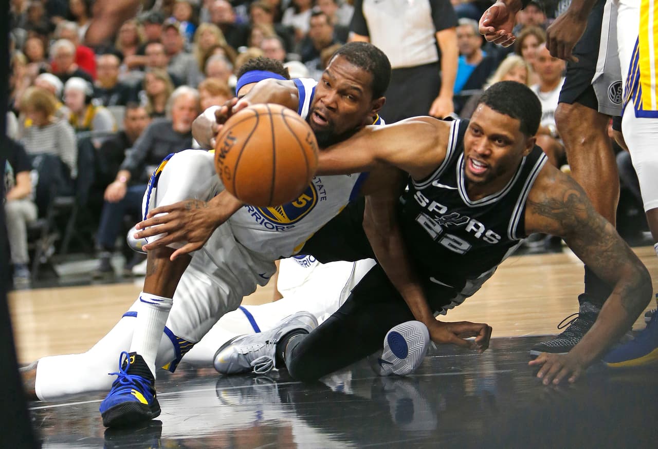 Con el marcador 56-42 a su favor, San Antonio Spurs se encontró con un Golden State aguerrido y con sus figuras dispuestas a sentenciar la serie.