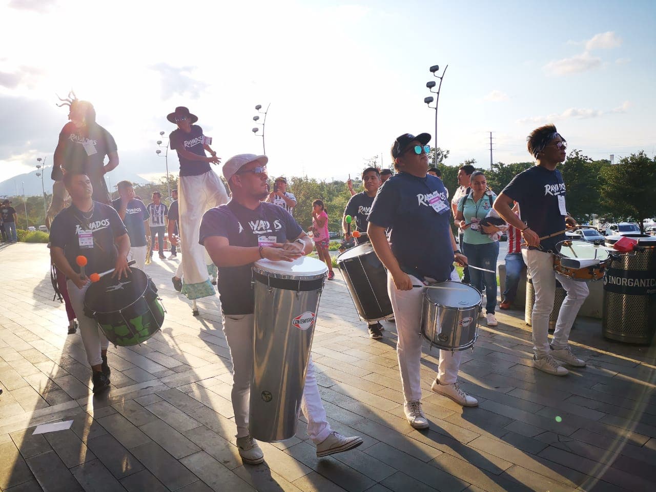 En el Estadio BBVA Bancomer los fanáticos se viven los minutos previos al partido de vuelta entre Rayados y Necaxa y por los Cuartos de Final de la Liguilla del Clausura 2019.