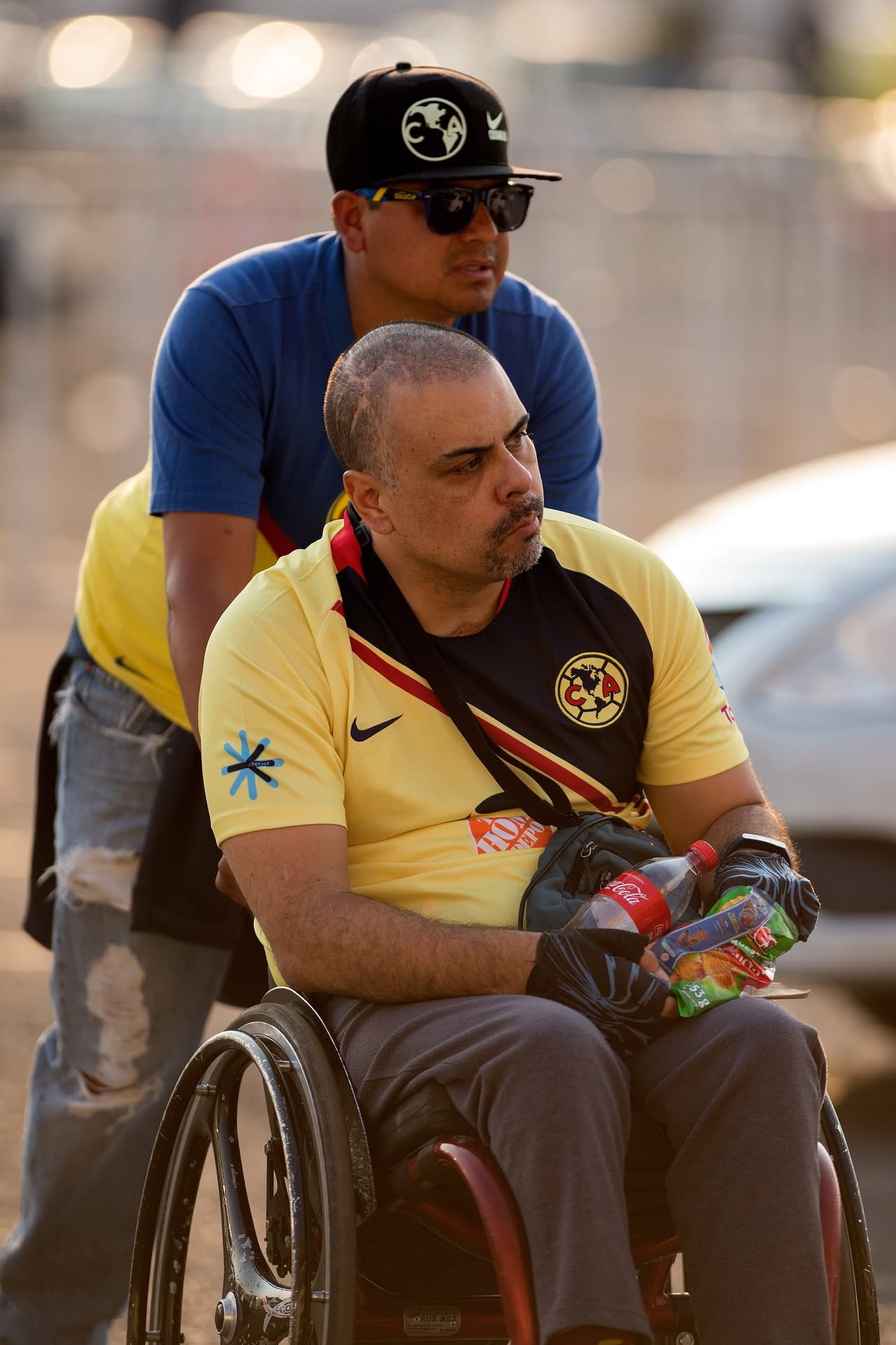 Los aficionados de América y León dejaron de lado que el partido no se jugara en el Estadio Azteca, donde estaba programado originalmente, para trasladarse a apoyar con todo a sus equipos a Querétaro en este duelo de Ida de la Semifinal de la Liguilla.
