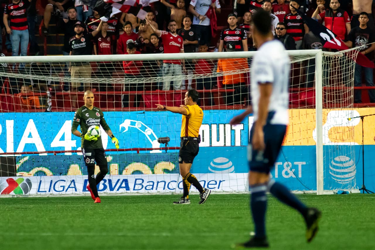 Al minuto 26, Lucas Cavallini bajó la pelota y definió frente al Gibrán Lajud; sin embargo, el colegiado fue al VAR y anuló la anotación de los visitantes.