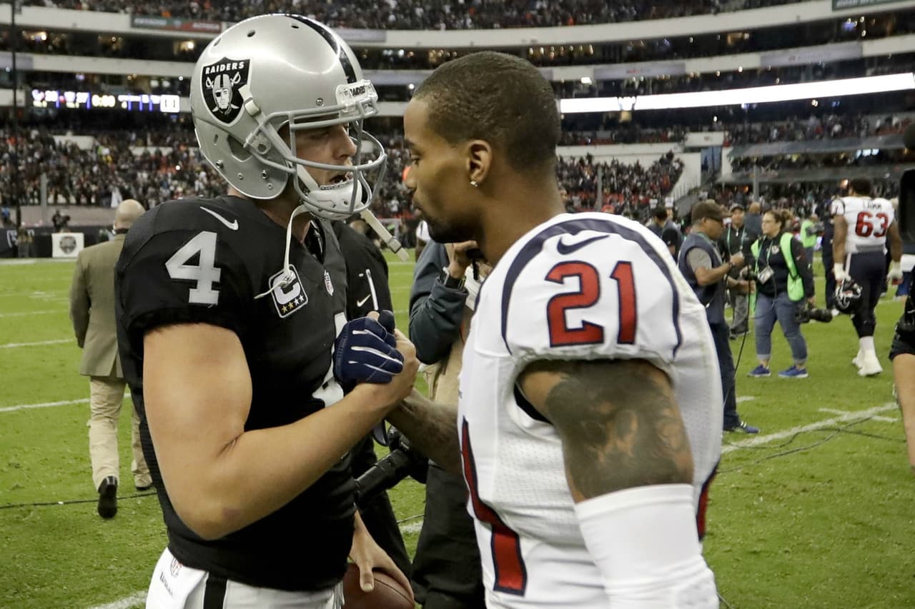 Draft 2014 – Houston también tuvo a Derek Carr en el reloj pero cambió por un guardiaLos Texans no quisieron al hermano del primer recluta global en la historia de la franquicia, David Carr. Tenían disponible a Derek en el turno #33 pero se fueron mejor por el guard Xavier Su’a-Filo. Carr pudo jugar en noviembre pasado en el Estadio Azteca con el jersey del rival.