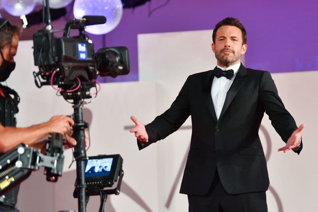 La pareja, a donde vaya, no paran de compartir miradas de complicidad, cariños y abrazos.