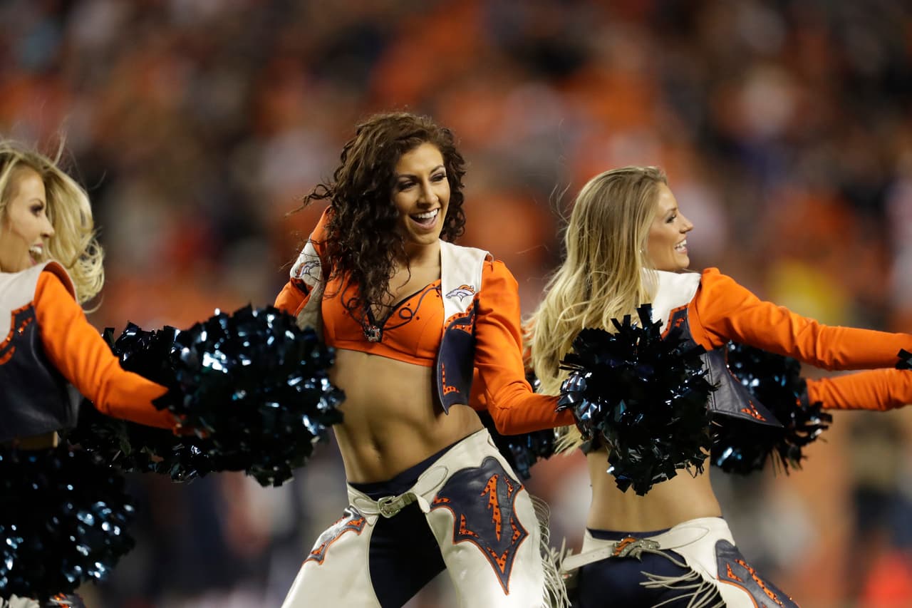 Son hermosas, tienen energía y sus bailes le dan alegría al ambiente en los estadios de la NFL: sin duda, las porristas tienen un papel muy especial para el espectáculo del fútbol americano.