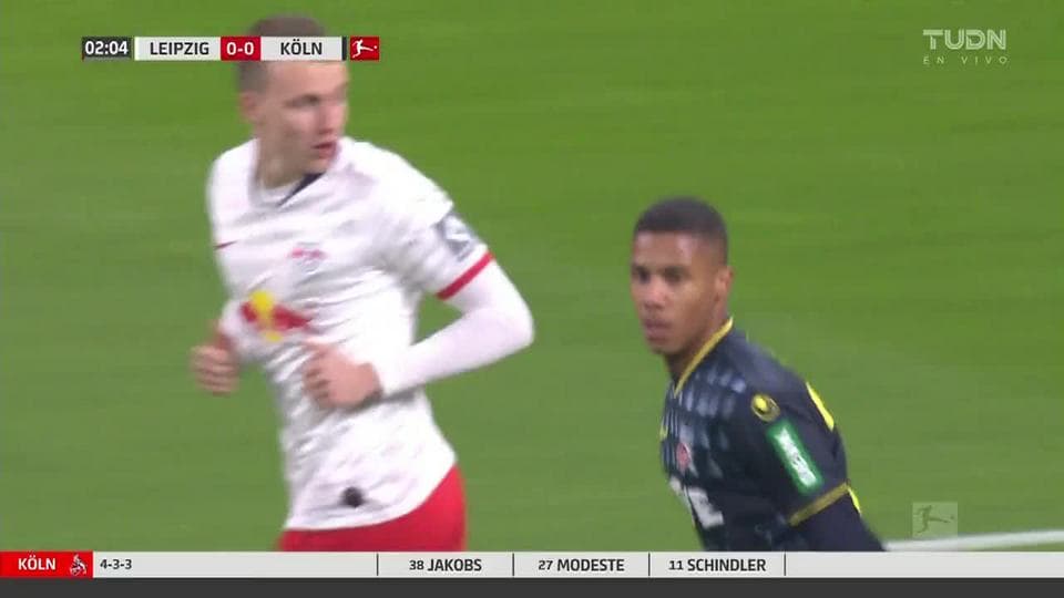 Tiro desviado de Ismail Jakobs