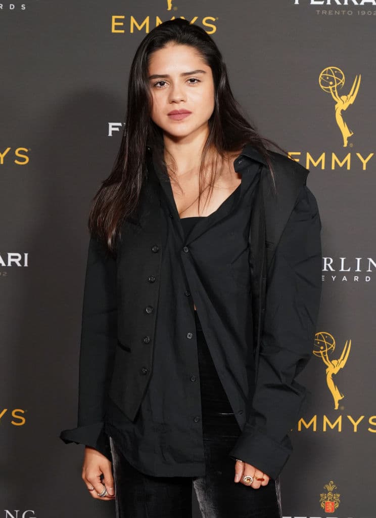 Durante su adolescencia se mudó a Los Angeles para estudiar Artes Escénicas en la Academia Americana de Música y Drama.