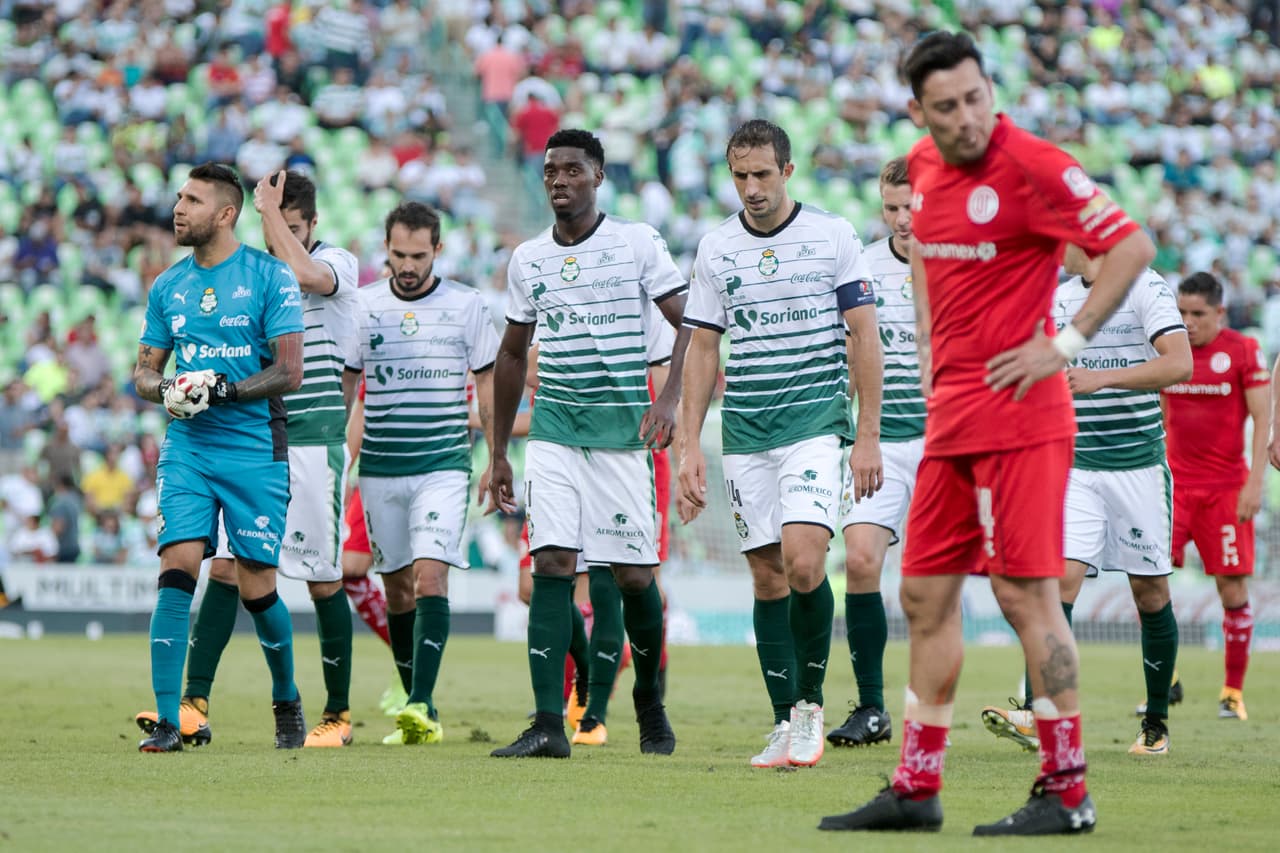 Al medio tiempo las caras eran muy largas entre los jugadores locales.