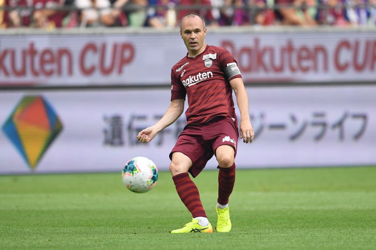 Andrés Iniesta de 35 años, juega como centrocampista en el Vissel Kobe de la J1 League de Japón.
