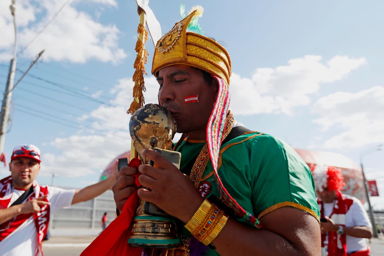 Perú y Dinamarca enmarcan con la pasión inca y el amor vikingo la colorida presencia y la fiesta de sus fanáticos en medio del partido del grupo C en el Mundial de Rusia 2018.