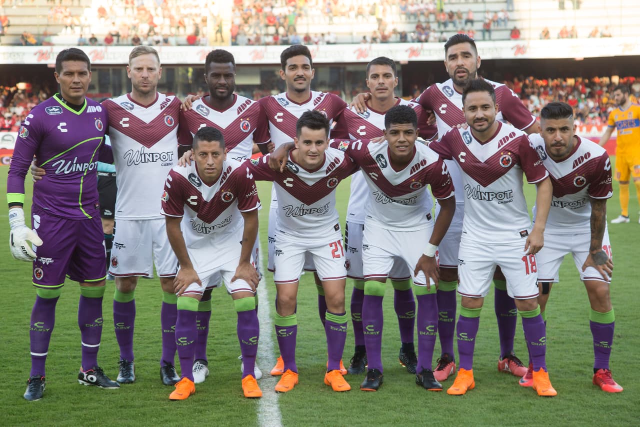 Los Tiburones salieron al campo con Hernández; Ruiz, Ramos, Rivas, Mares; Esquivel, Cartagena, Santos, Albin; Luna y Menéndez.