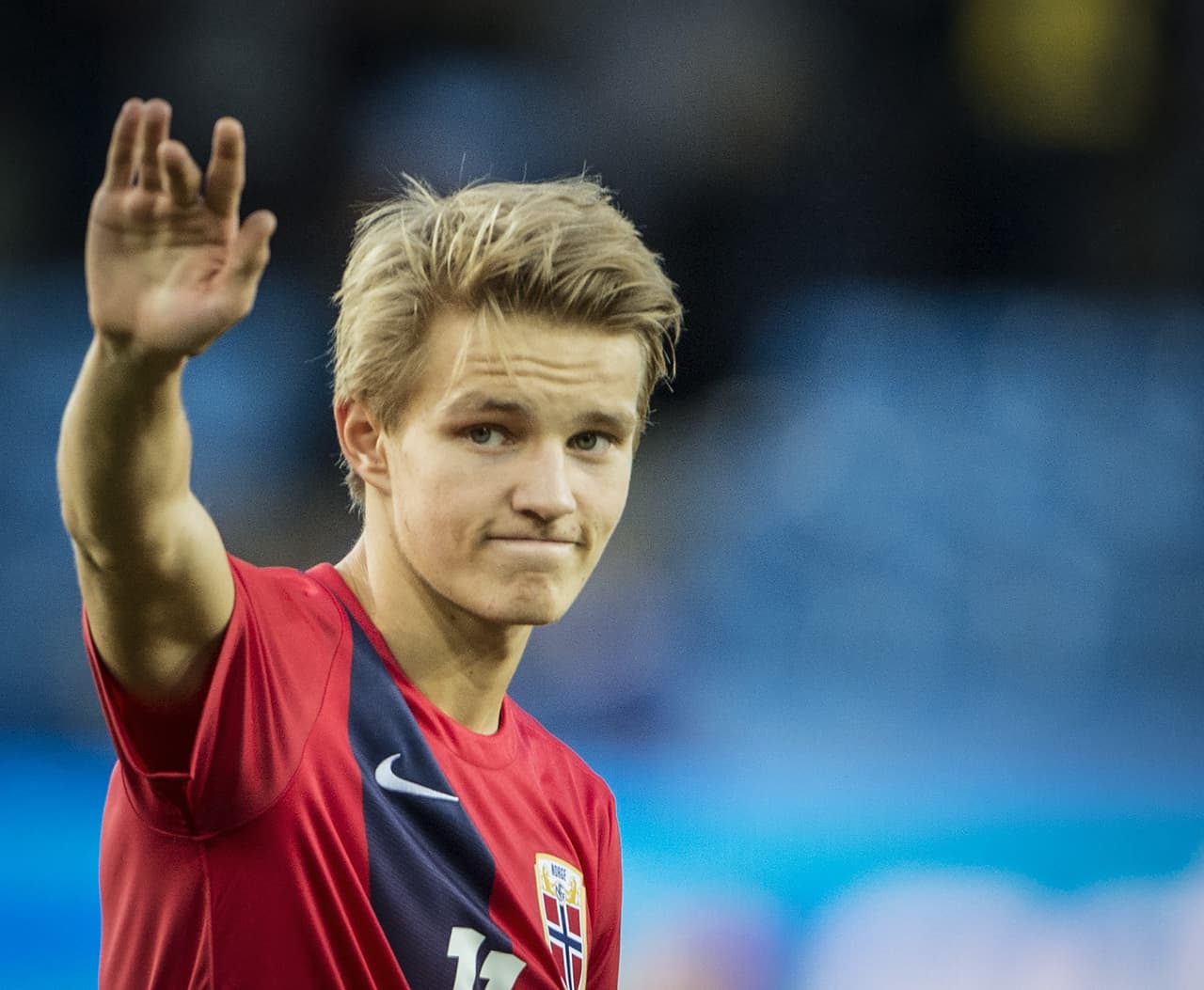 El noruego Martin Odegaard debutó con el Stromsgodsen en la Tippeligaen de su país a los 15 años y a esa misma edad es convocado por la selección mayor para los choques previos en la Eurocopa.