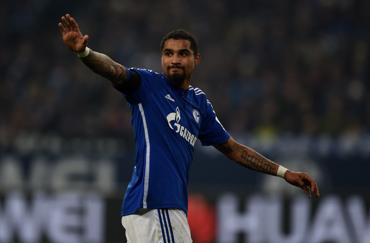 Finalmente Kevin-Prince Boateng dejó al Schalke 04 de Alemania para regresar al AC Milan, la que fue su casa durante mucho tiempo, después de que fue 'desterrado' del equipo de la Bundesliga de regreso al conjunto rossonero donde ha entrenado desde octubre pero acaba de firmar su contrato en estos días.