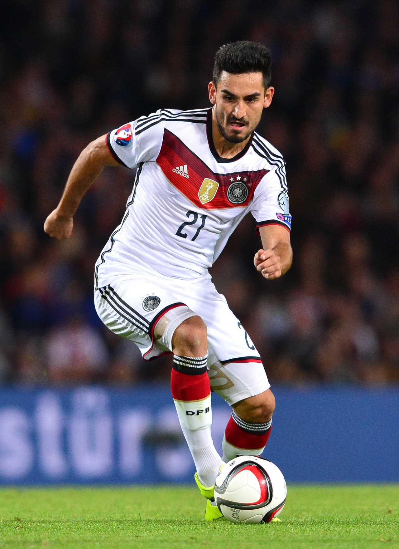 El mediocampista alemán Ilkay Gundogan del Borussia Dortmund, un jugador relacionado constantemente con Barcelona y Real Madrid, está muy cerca de amarrar su fichaje por la Juventus de Turín tras la necesidad de los bianconeros por renovar su plantilla en busca de otro ‘Scudetto’.