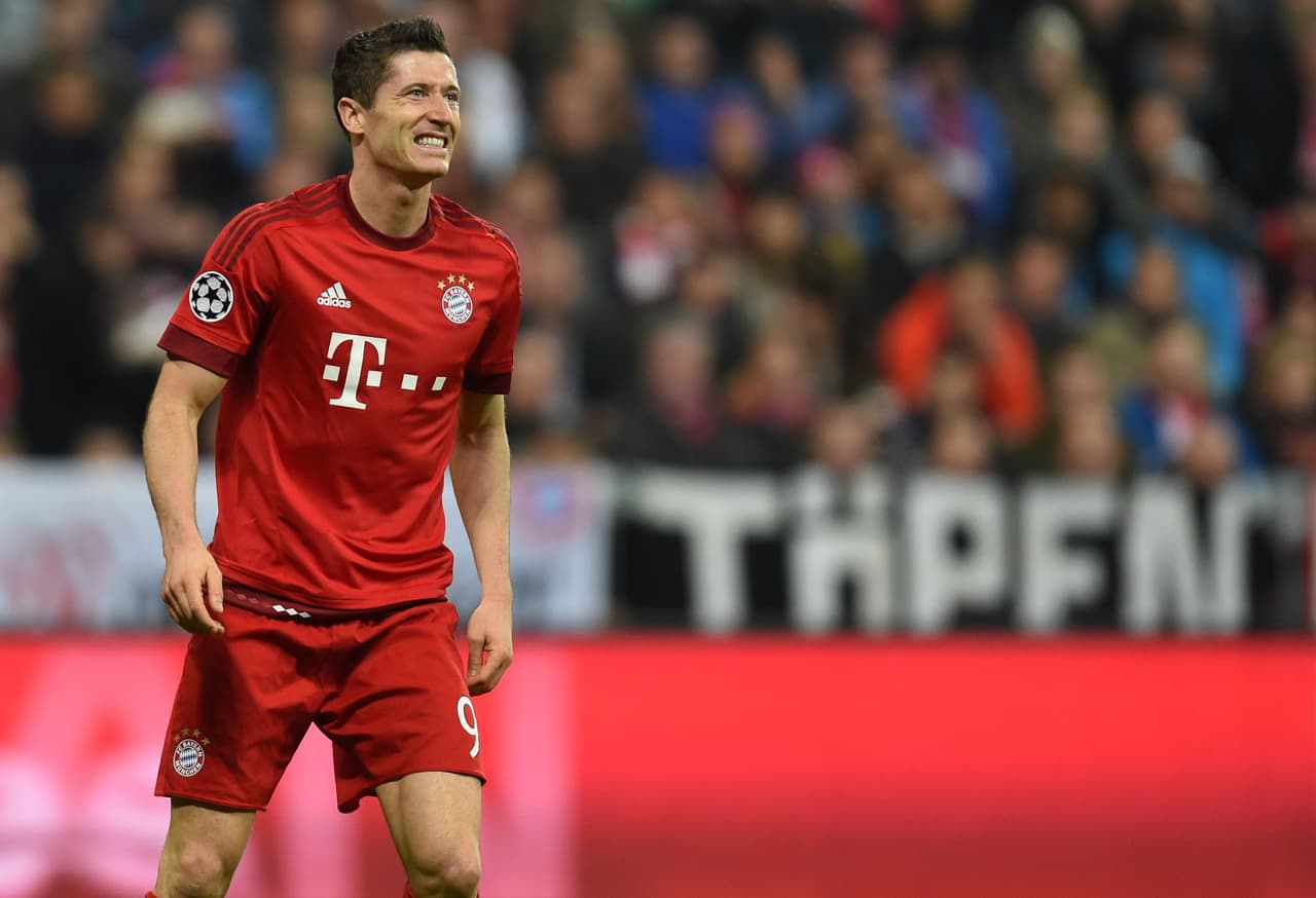El nombre más fuerte del que no se deja de hablar es el de Robert Lewandowski, a quien insisten en vincular con Real Madrid. El futuro del polaco apunta fuerte a los 'Merengues', se dice que el Real Madrid habría ofrecido 98 millones de euros (casi $110 millones). Además, el polaco le habría dicho no a otros grandes como Manchester United, Chelsea y Manchester City, para esperar al Real Madrid incluso con la sanción de FIFA al club español.