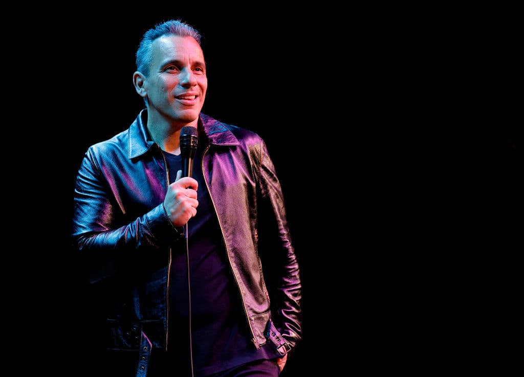 El comediante Sebastian Maniscalco ha recaudado en gira $714,073 dólares y su boleto ronda los $117.04 dólares.
