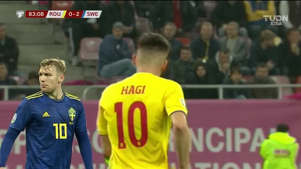 Tiro desviado de Ianis Hagi