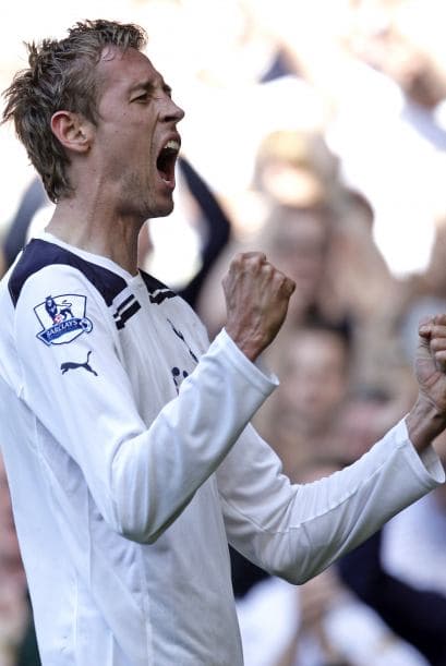 Con dos goles de Crouch, Tottenham se impuso al Stoke City por 3-2.