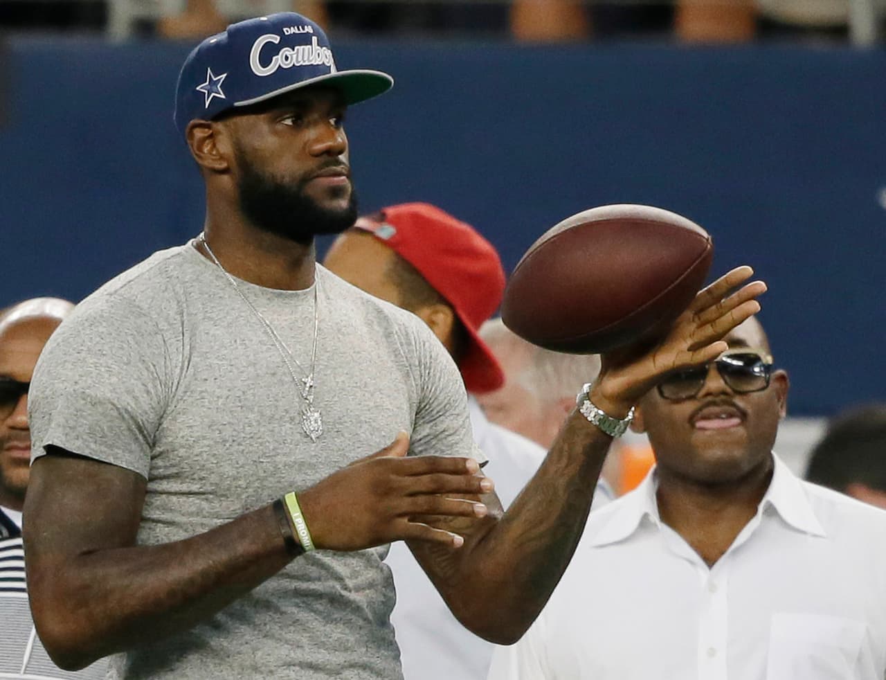 LeBron James entrenó para jugar con los Cowboys en 2011