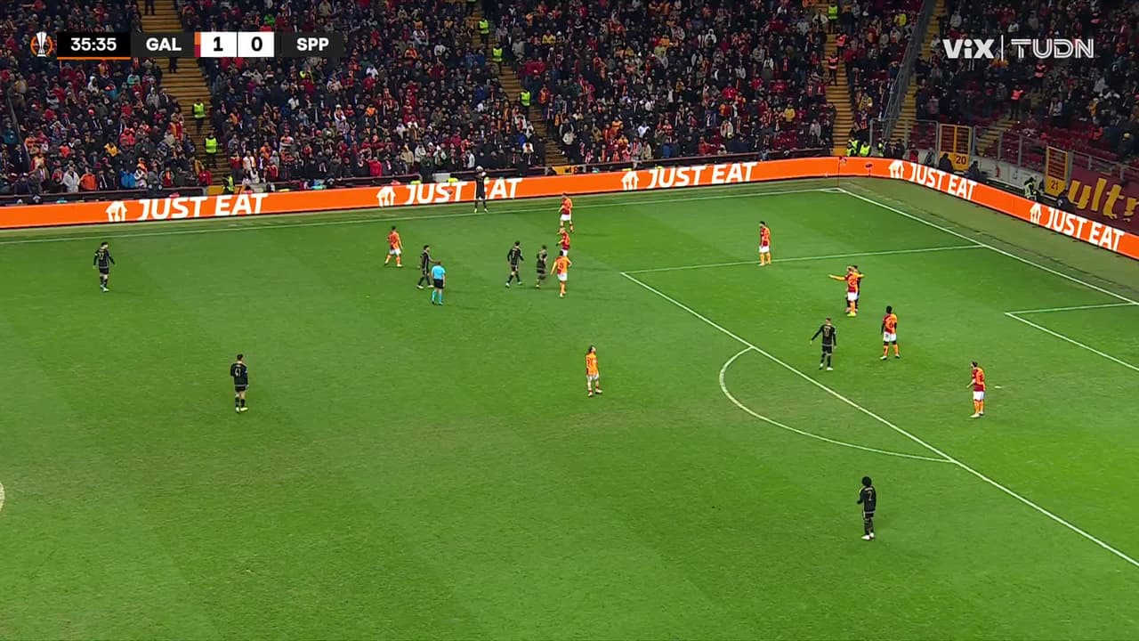 ¡TIRO ATAJADO! disparo por Jan Kuchta.