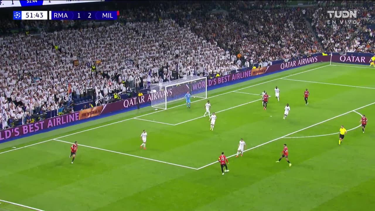 ¡TIRO ATAJADO! disparo por Rafael Leão.