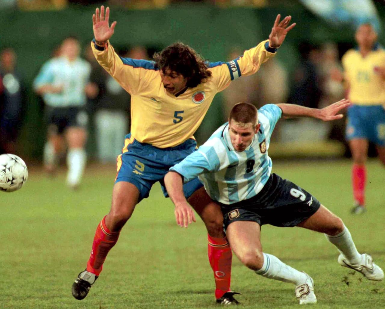 Pero como para que este partido pasara a la historia, poco antes del final se presentó el quinto penalti y Palermo pidió patearlo de nuevo: quería cortar su racha.