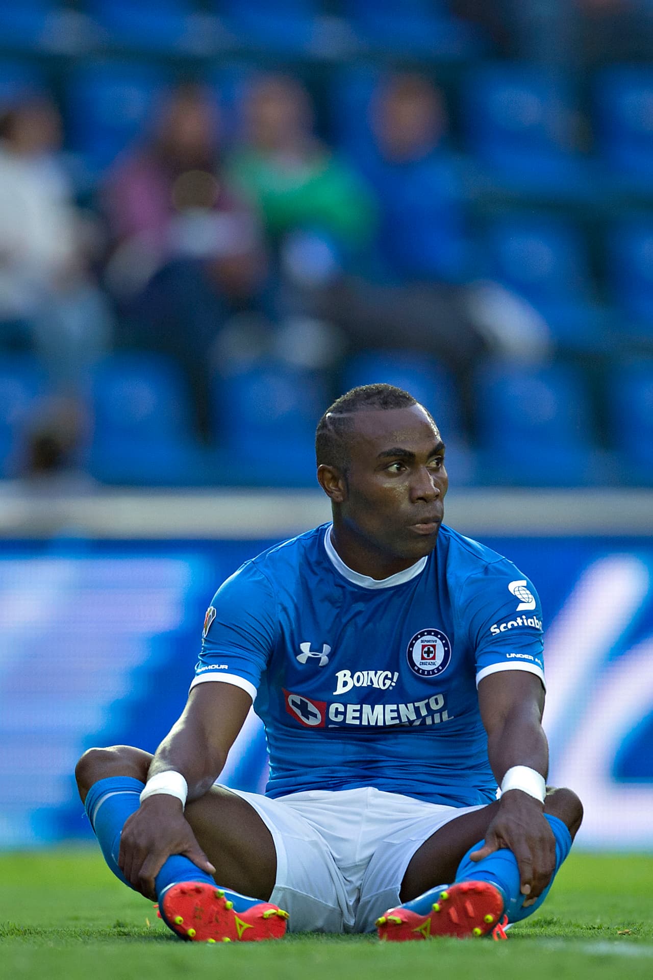 No se sabe cuánto pagó Cruz Azul a Tigres por el ecuatoriano Joffre Guerrón. Actualmente es agente libre.