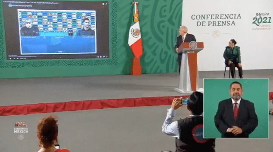 AMLO lamentó eliminaran a CR7, recuerda su gesto contra refrescos