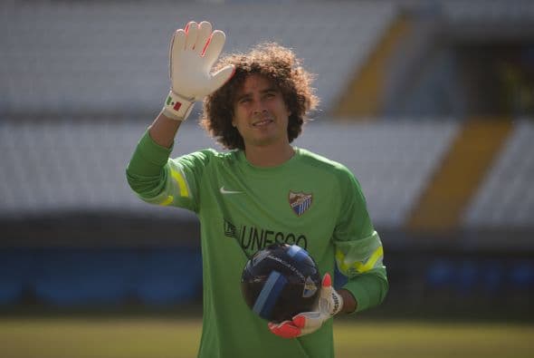 Guillermo Ochoa renunció a la comodidad y popularidad con el América para enrolarse con el Ajaccio en Francia, Las buenas actuaciones lo han llevado al Málaga donde de terminar su contrato sumará 6 años en Europa.