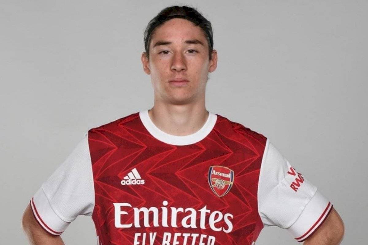 Marcelo Flores no fue titular por primera vez con Arsenal Sub 18