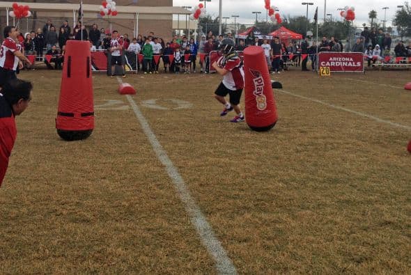 Miguel 'Piojo' Herrera jugó 'Tocho Bandera' en Phoenix como parte del programa de NFL ,'Play 60', el DT por un momento se convirtió en coach y se olvidó del soccer. 