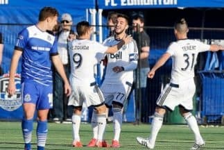 Vancouver Whitecaps celebra triunfo ante el Edmonton