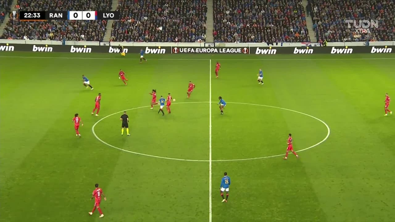 ¡Golazo del Lyon! Ekambi sacó un riflazo para el 0-1 ante Rangers