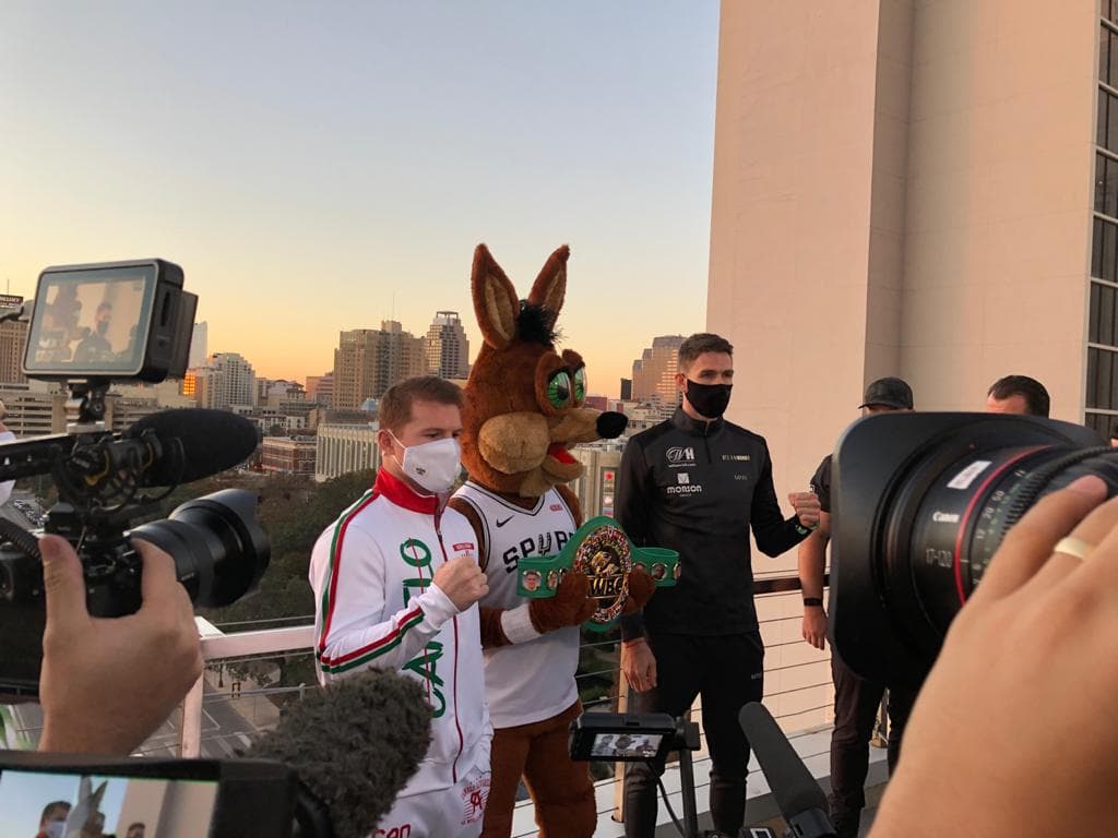 Saúl el Canelo Álvarez y Callum Smith se vieron las caras por primera vez desde que fue acordada su pelea el próximo 19 de diciembre.